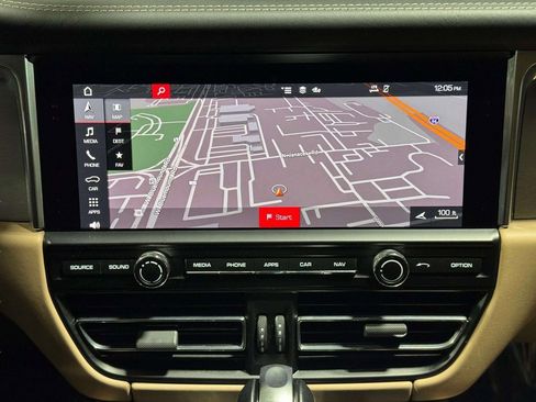 Used 2020 Porsche Macan Turbo image 6