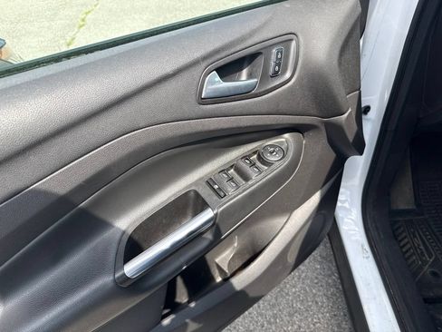 Used 2015 Ford Escape SE FWD image 11