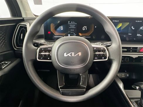 Certified 2024 Kia Sorento LX image 12