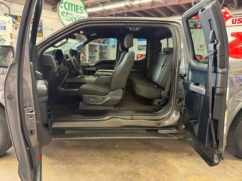 Used 2017 Ford F150 XLT w/ Equipment Group 302A Luxury image 18