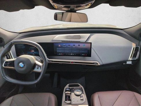 Used 2026 BMW iX xDrive60 image 18
