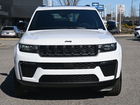 New 2026 Jeep Grand Cherokee Limited w/ Limited Altitude Package image 3