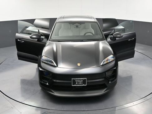 Certified 2025 Porsche Macan 4S Electric image 33