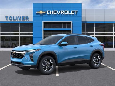 New 2026 Chevrolet Trax LT w/ Driver Confidence Package FWD image 2