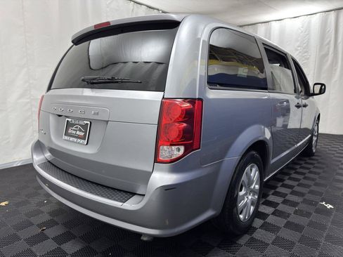 Used 2019 Dodge Grand Caravan SE image 8
