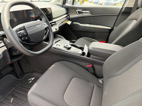 New 2026 Kia Sportage LX FWD image 18