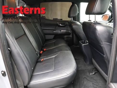 Used 2018 Toyota Tacoma TRD Sport AWD/4WD image 26