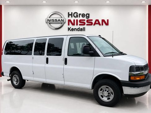 Used 2024 Chevrolet Express 3500 LS RWD image 3