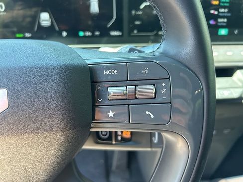 Used 2024 Kia EV9 Light Long Range RWD image 9