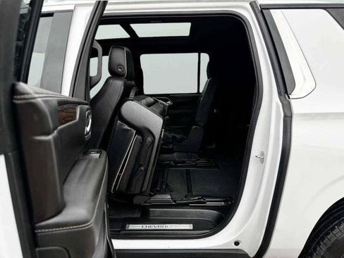 Used 2021 Chevrolet Suburban Premier w/ Premium Package RWD image 41