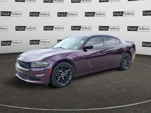 Used 2022 Dodge Charger SXT w/ Blacktop Package RWD image 2