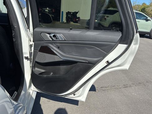 Used 2019 BMW X5 xDrive50i w/ M Sport Package image 21