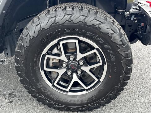 Used 2025 Jeep Wrangler Unlimited Rubicon w/ Technology Group AWD/4WD image 9