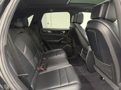 Used 2022 Porsche Cayenne AWD/4WD image 70