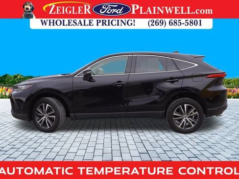 Used 2022 Toyota Venza LE image 2