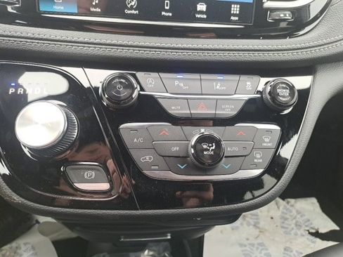 New 2026 Chrysler Pacifica Select image 24