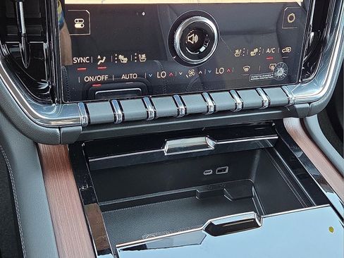New 2026 GMC Yukon XL Denali w/ Denali Reserve Package AWD/4WD image 21