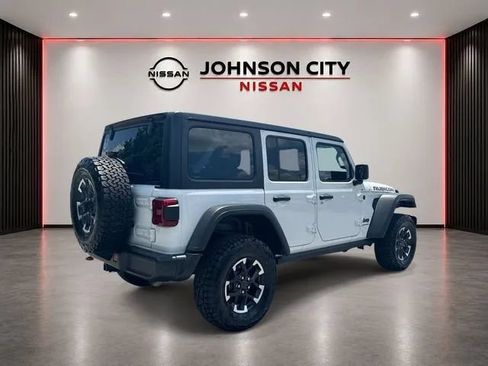 Used 2025 Jeep Wrangler Unlimited Rubicon AWD/4WD image 5