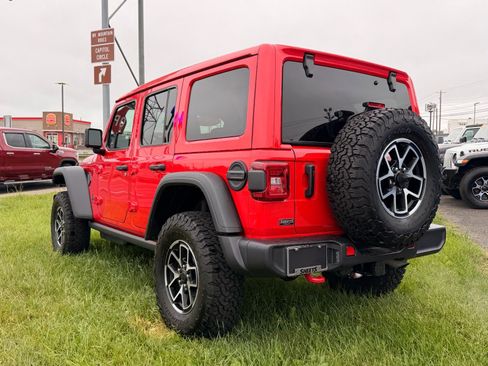 Used 2026 Jeep Wrangler Unlimited Rubicon AWD/4WD image 3