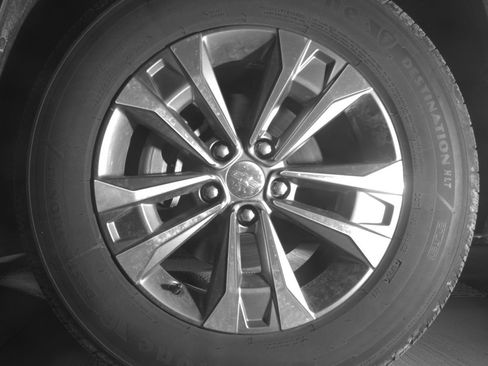 Used 2025 Chevrolet Equinox LT FWD image 12