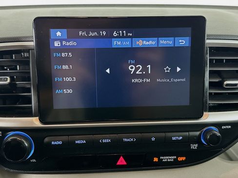 Used 2024 Hyundai Venue SEL FWD image 16