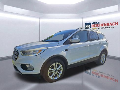 Used 2017 Ford Escape SE w/ Equipment Group 201A FWD image 8