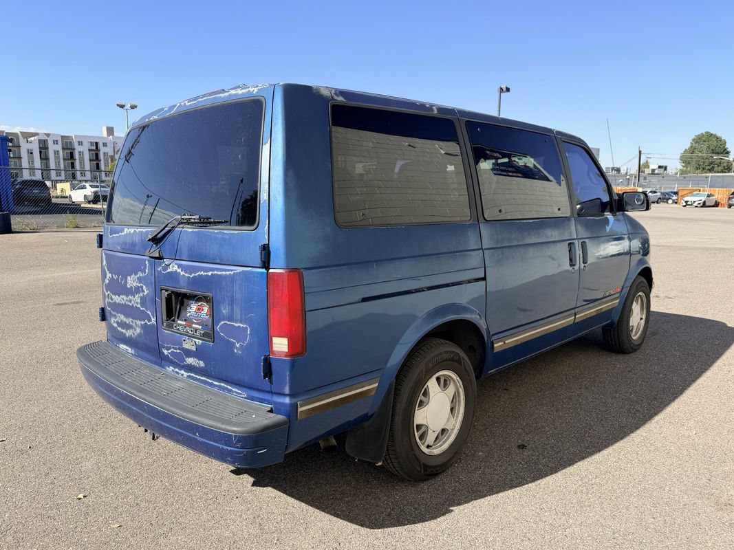 Used 1995 Chevrolet Astro AWD Passenger image 3