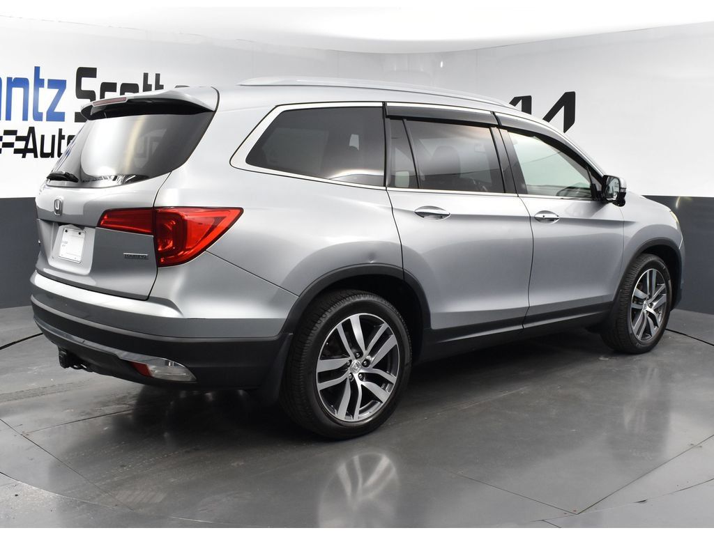 Used 2017 Honda Pilot Touring image 5