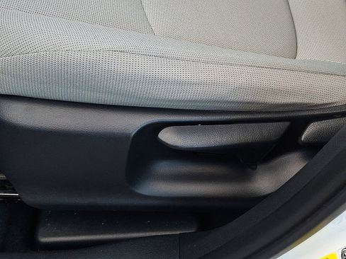 Used 2023 Toyota Corolla Cross LE image 26