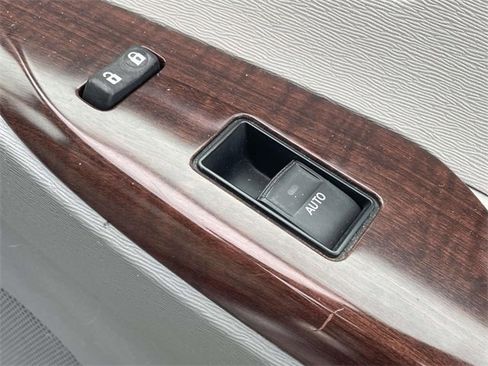 Used 2014 Toyota Sienna XLE image 18