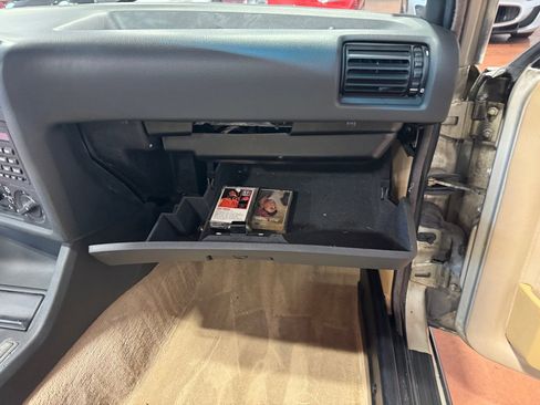 Used 1990 BMW 325i Convertible image 34