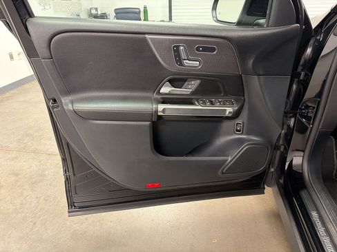 Used 2022 Mercedes-Benz GLB 250 image 23
