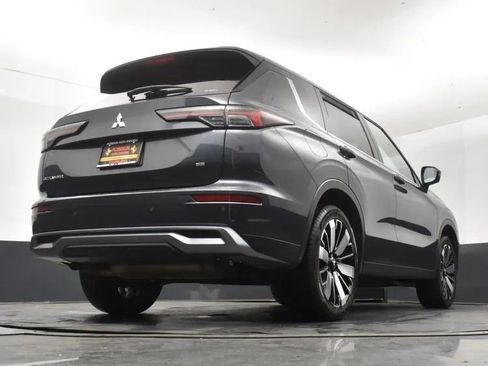 Used 2025 Mitsubishi Outlander SE image 13