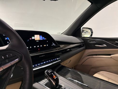 Used 2023 Cadillac Escalade Premium Luxury image 18