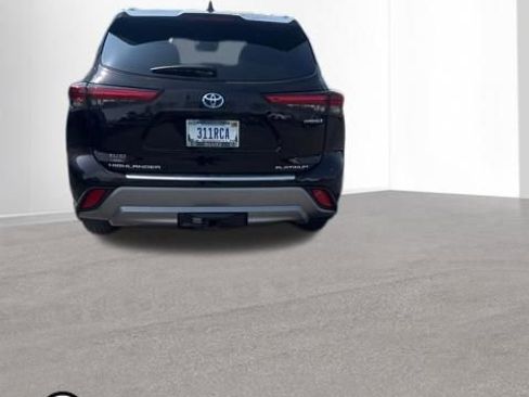 Used 2022 Toyota Highlander Platinum image 6