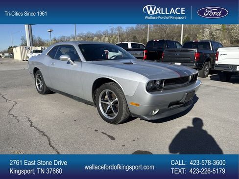 Used 2010 Dodge Challenger SE RWD image 1
