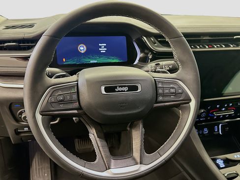 Used 2022 Jeep Grand Cherokee Limited 4xe w/ Luxury Tech Group II image 18