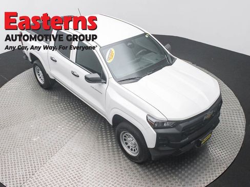 Used 2024 Chevrolet Colorado W/T RWD image 3