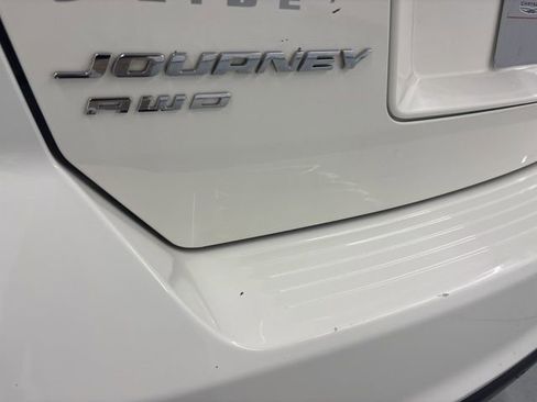 Used 2014 Dodge Journey SXT w/ Flexible Seating Group image 9