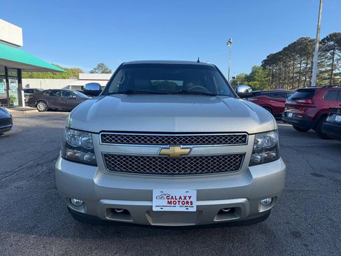 Used 2013 Chevrolet Suburban LTZ image 2