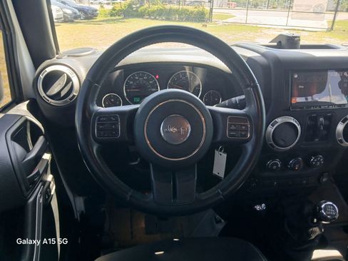 Used 2016 Jeep Wrangler Unlimited Sahara w/ Connectivity Group AWD/4WD image 24