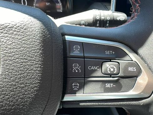 Used 2025 Jeep Compass Trailhawk w/ Trailhawk Elite Group AWD/4WD image 15