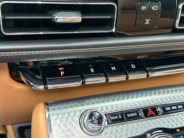 Used 2023 Lincoln Aviator Black Label w/ Dynamic Handling Package AWD/4WD image 17
