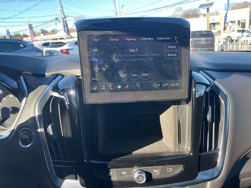 Used 2023 Chevrolet Traverse LT image 40