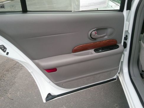 Used 2000 Buick Le Sabre Custom w/ Prestige Opt Pkg image 26