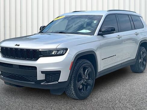 Used 2022 Jeep Grand Cherokee L Laredo AWD/4WD image 2