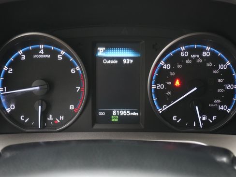 Used 2017 Toyota RAV4 LE FWD image 16