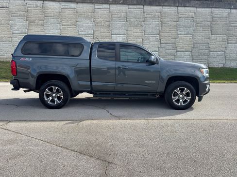 Used 2017 Chevrolet Colorado Z71 image 2