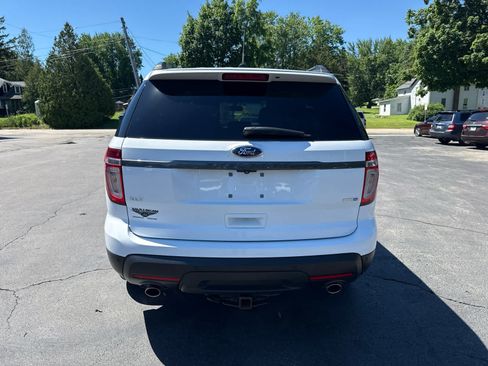 Used 2015 Ford Explorer XLT w/ Equipment Group 202A AWD/4WD image 4