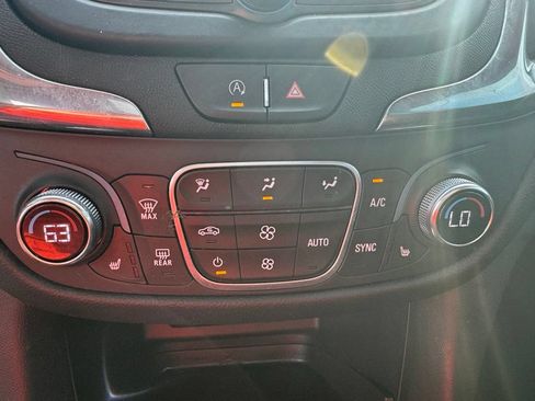 Used 2023 Chevrolet Equinox LT FWD image 18